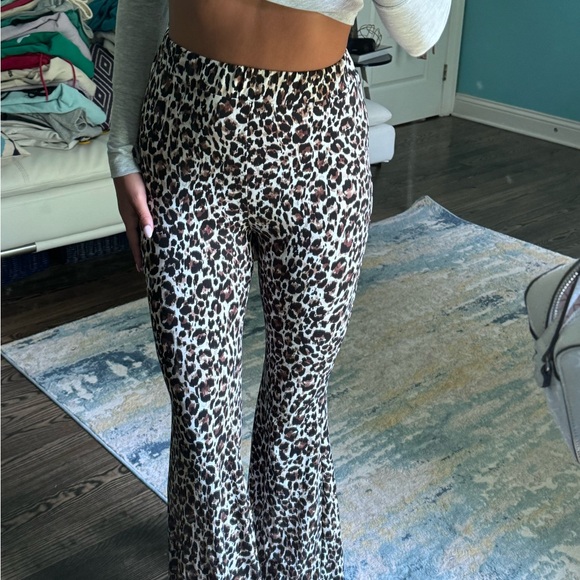 NWT Impromptu cheetah print flare pants
Size small can fit a m - Picture 3 of 4